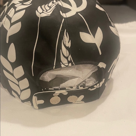 CHANEL 22P Black Baseball Cap with White Logo & Motif Print. - Picture 3 of 12